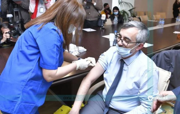 Dördüncü hakimiyyət nümayəndələri vaksinasiya olundu - VİDEO
