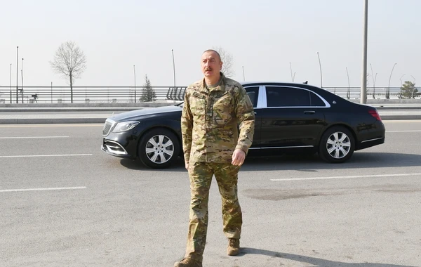 Ильхам Алиев на открытии Парка военных трофеев в Баку - ФОТО