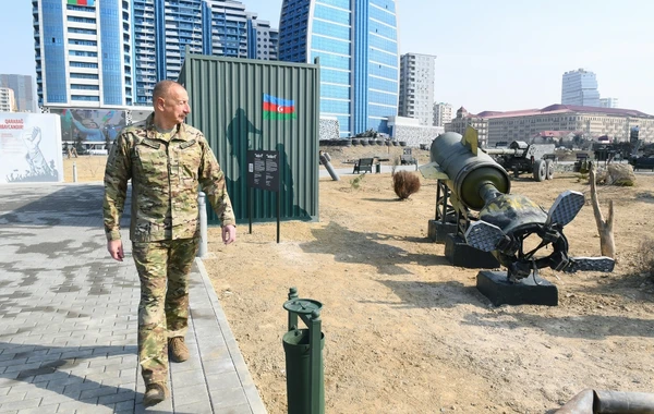 Ильхам Алиев на открытии Парка военных трофеев в Баку - ФОТО