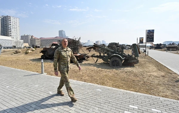 Ильхам Алиев на открытии Парка военных трофеев в Баку - ФОТО