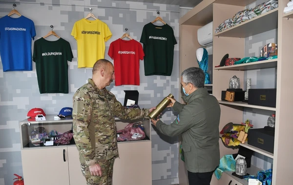 Ильхам Алиев на открытии Парка военных трофеев в Баку - ФОТО
