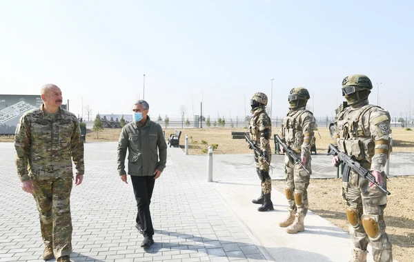 Ильхам Алиев на открытии Парка военных трофеев в Баку - ФОТО
