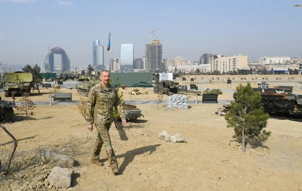 Ильхам Алиев на открытии Парка военных трофеев в Баку - ФОТО