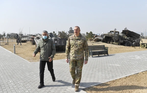 Ильхам Алиев на открытии Парка военных трофеев в Баку - ФОТО