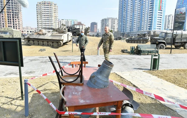 Ильхам Алиев на открытии Парка военных трофеев в Баку - ФОТО