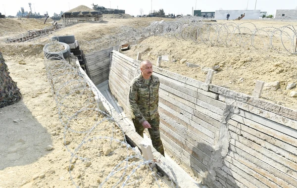 Ильхам Алиев на открытии Парка военных трофеев в Баку - ФОТО