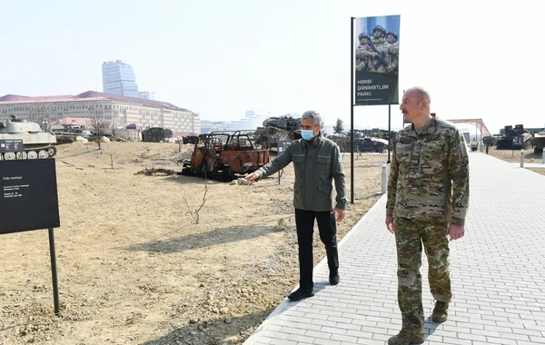 Ильхам Алиев на открытии Парка военных трофеев в Баку - ФОТО