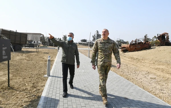 Ильхам Алиев на открытии Парка военных трофеев в Баку - ФОТО