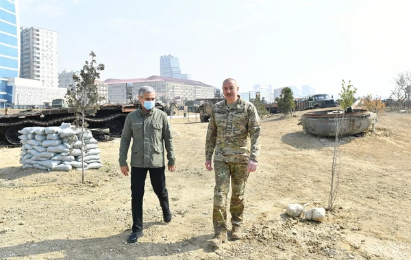 Ильхам Алиев на открытии Парка военных трофеев в Баку - ФОТО