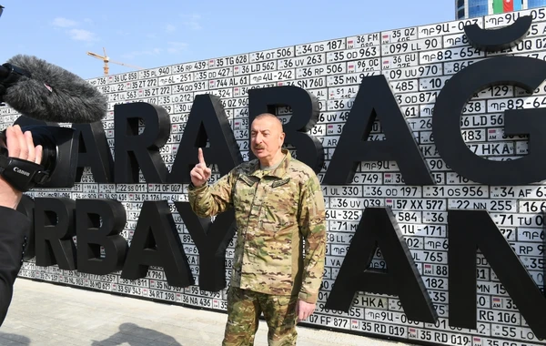 Ильхам Алиев на открытии Парка военных трофеев в Баку - ФОТО
