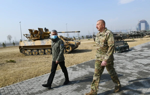 Ильхам Алиев на открытии Парка военных трофеев в Баку - ФОТО