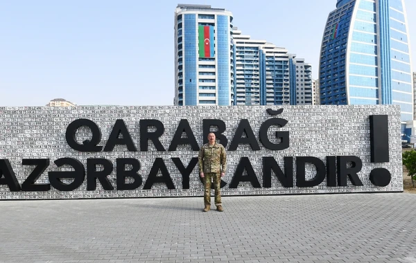 Ильхам Алиев на открытии Парка военных трофеев в Баку - ФОТО
