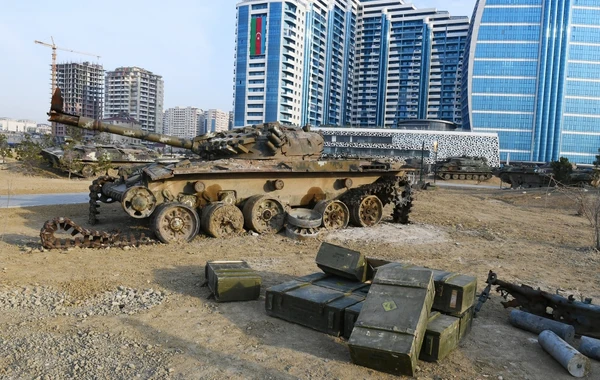Ильхам Алиев на открытии Парка военных трофеев в Баку - ФОТО