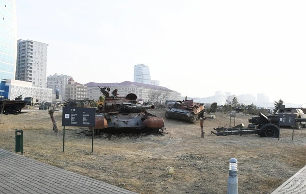 Ильхам Алиев на открытии Парка военных трофеев в Баку - ФОТО