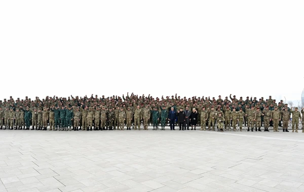Ильхам Алиев на открытии Парка военных трофеев в Баку - ФОТО