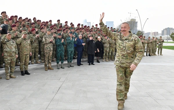 Ильхам Алиев на открытии Парка военных трофеев в Баку - ФОТО