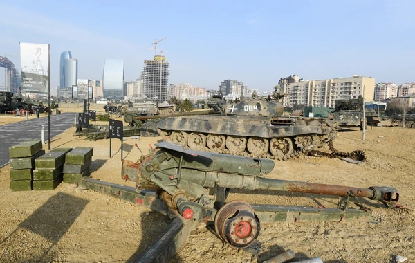 Ильхам Алиев на открытии Парка военных трофеев в Баку - ФОТО
