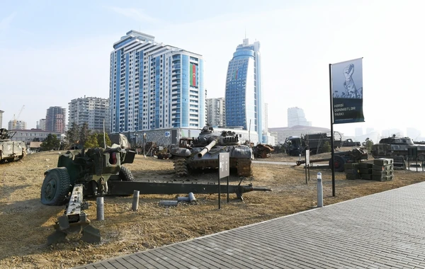 Ильхам Алиев на открытии Парка военных трофеев в Баку - ФОТО