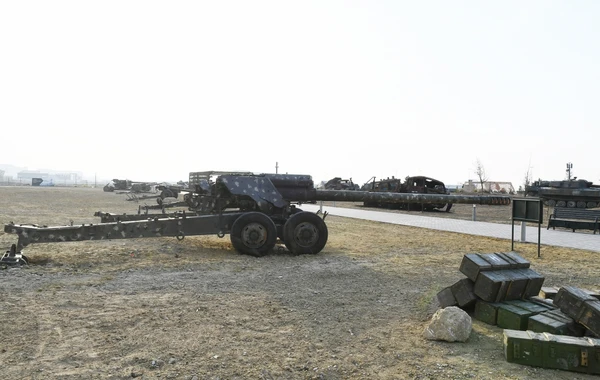Ильхам Алиев на открытии Парка военных трофеев в Баку - ФОТО
