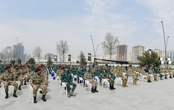 Ильхам Алиев на открытии Парка военных трофеев в Баку - ФОТО