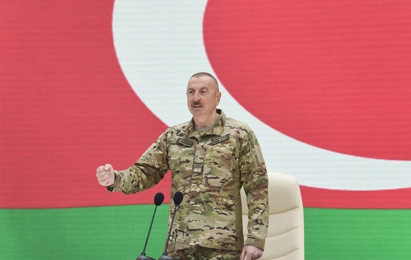 Ильхам Алиев на открытии Парка военных трофеев в Баку - ФОТО