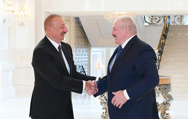 Azərbaycan və Belarus prezidentlərinin təkbətək görüşü başlayıb - FOTO