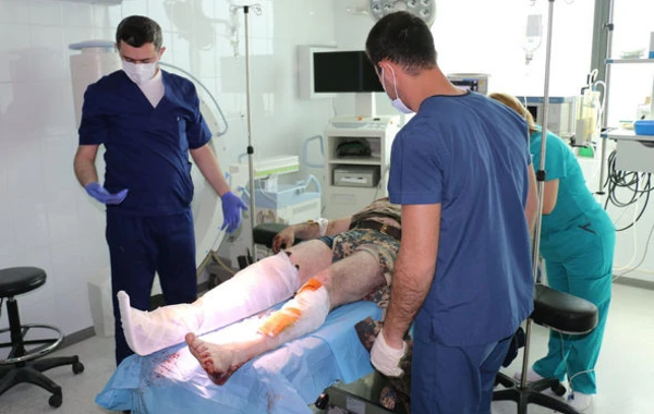 Cəbrayılda yaralanan erməni komandiri hərbçilərimiz xilas etdi - FOTO