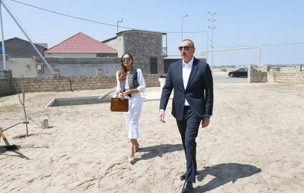Ильхам Алиев и Мехрибан Алиева в поселке Пиршаги - ФОТО