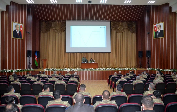 Bölmə komandirlərinin müavinləri ilə toplantı keçirilib - FOTO