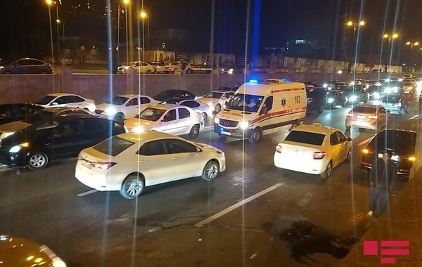 Страшное ДТП в Баку: столкнулись 3 автомобиля, пострадали три человека - ФОТО