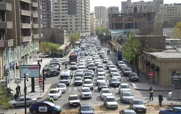 Bakıda avtobuslar gecikir - Böyük tıxac - FOTO