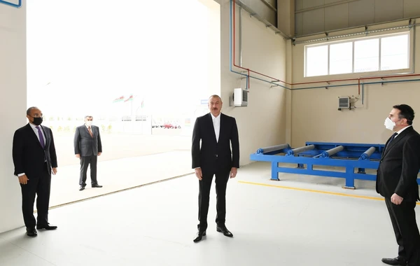 Президент Ильхам Алиев на открытии Гаджигабульского промышленного квартала - ФОТО
