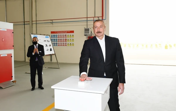 Президент Ильхам Алиев на открытии Гаджигабульского промышленного квартала - ФОТО