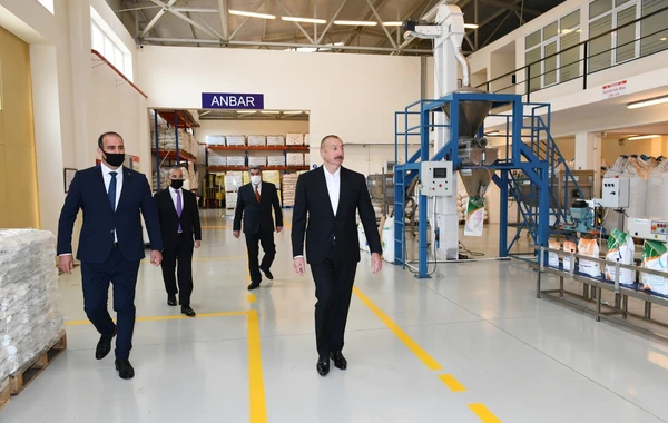 Президент Ильхам Алиев на открытии Гаджигабульского промышленного квартала - ФОТО