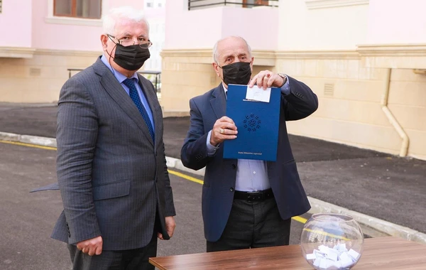 Группе семей шехидов и инвалидам Карабахской войны предоставлены квартиры - ФОТО