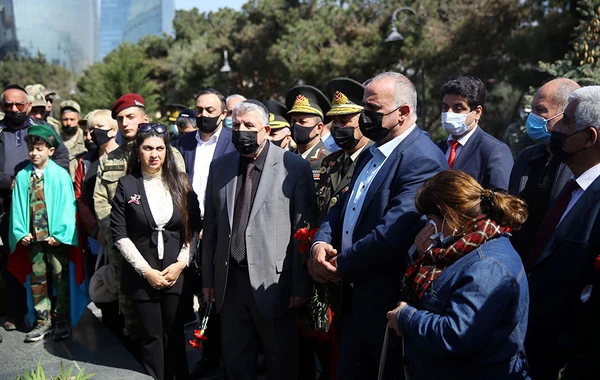 Azərbaycanın Milli Qəhrəmanı Albert Aqarunovun xatirəsi yad edilib - FOTO
