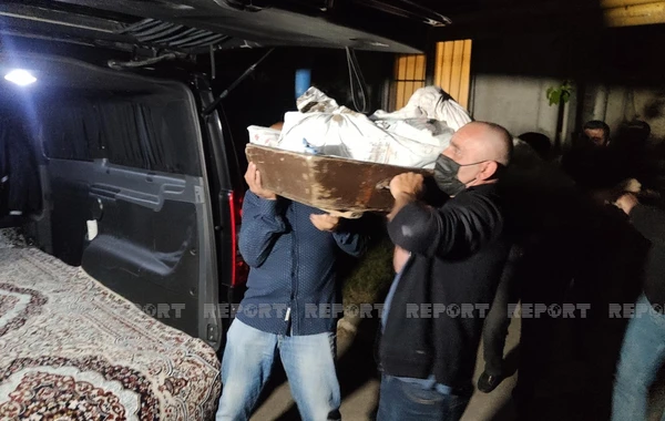 Əməkdar artistin sənət dostları gecə ilə onun evinin qarşısına toplaşdı  - FOTO
