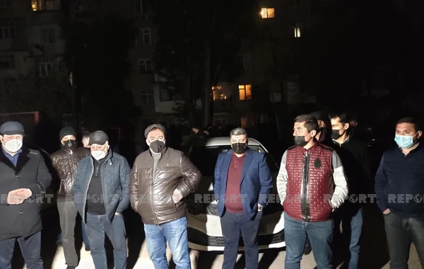 Əməkdar artistin sənət dostları gecə ilə onun evinin qarşısına toplaşdı  - FOTO