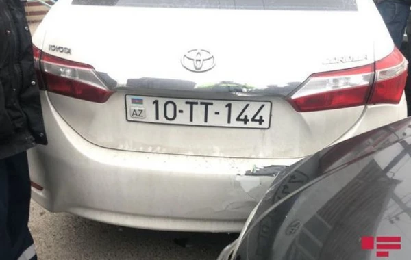 YPX avtomobili qəzaya düşüb, polis əməkdaşı xəsarət alıb – FOTO