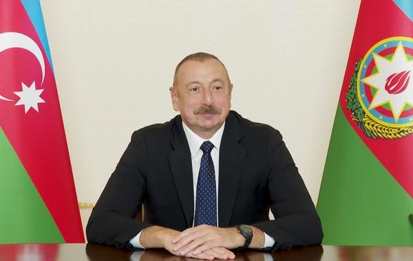 İlham Əliyev Dünya İqtisadi Forumunun prezidenti ilə videokonfrans formatında görüşüb - FOTO