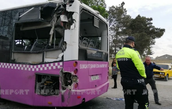 Abşeronda içərisi sərnişin dolu avtobus qəzaya düşdü - FOTO