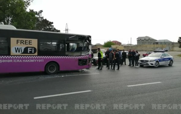 В Джейранбатане произошло ДТП с участием пассажирского автобуса - ФОТО