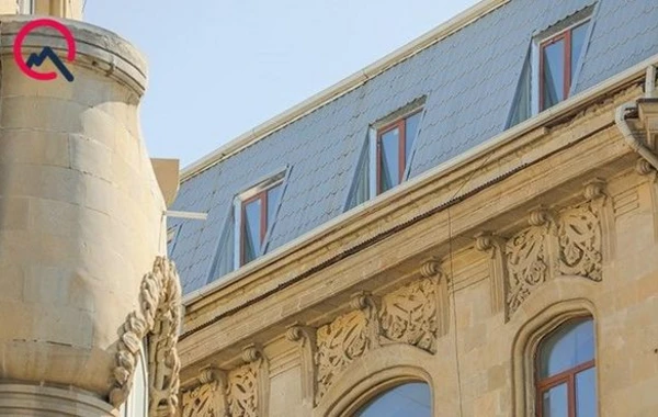 Bakıdakı tarixi binanın üzərində mansard tikilib – FOTO/ VİDEO