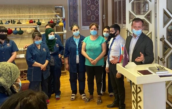 “Azərxalça” ASC-nin yeni sədri emalatxanalarla tanış olub - FOTO