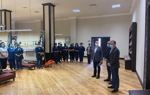 “Azərxalça” ASC-nin yeni sədri emalatxanalarla tanış olub - FOTO