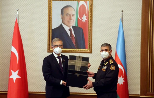 Zakir Həsənov Türkiyə müdafiə sənayesini təmsil edən nümayəndə heyəti ilə görüşüb - FOTO