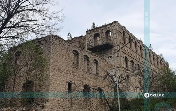 Şuşadakı tarixi abidələrin qarşısına löhvələr quraşdırılır - FOTO