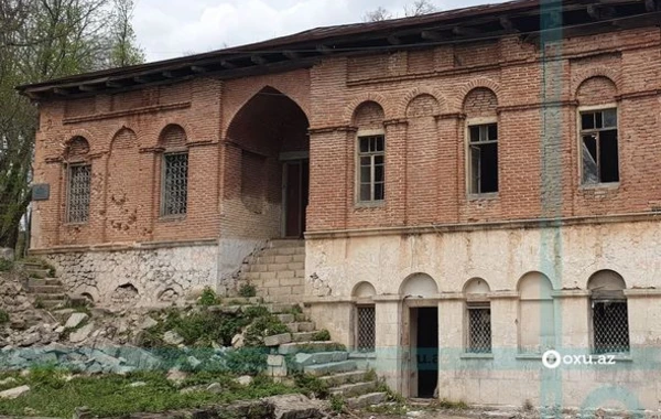 Şuşadakı tarixi abidələrin qarşısına löhvələr quraşdırılır - FOTO