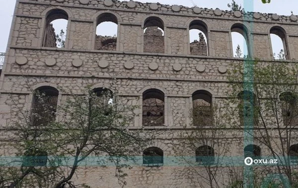 Şuşadakı tarixi abidələrin qarşısına löhvələr quraşdırılır - FOTO