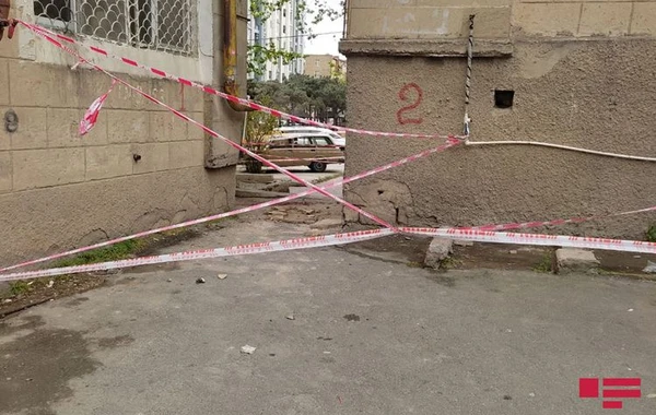 Bakıda 14 yaşlı yeniyetmənin başına daş piltəsi düşdü - FOTO